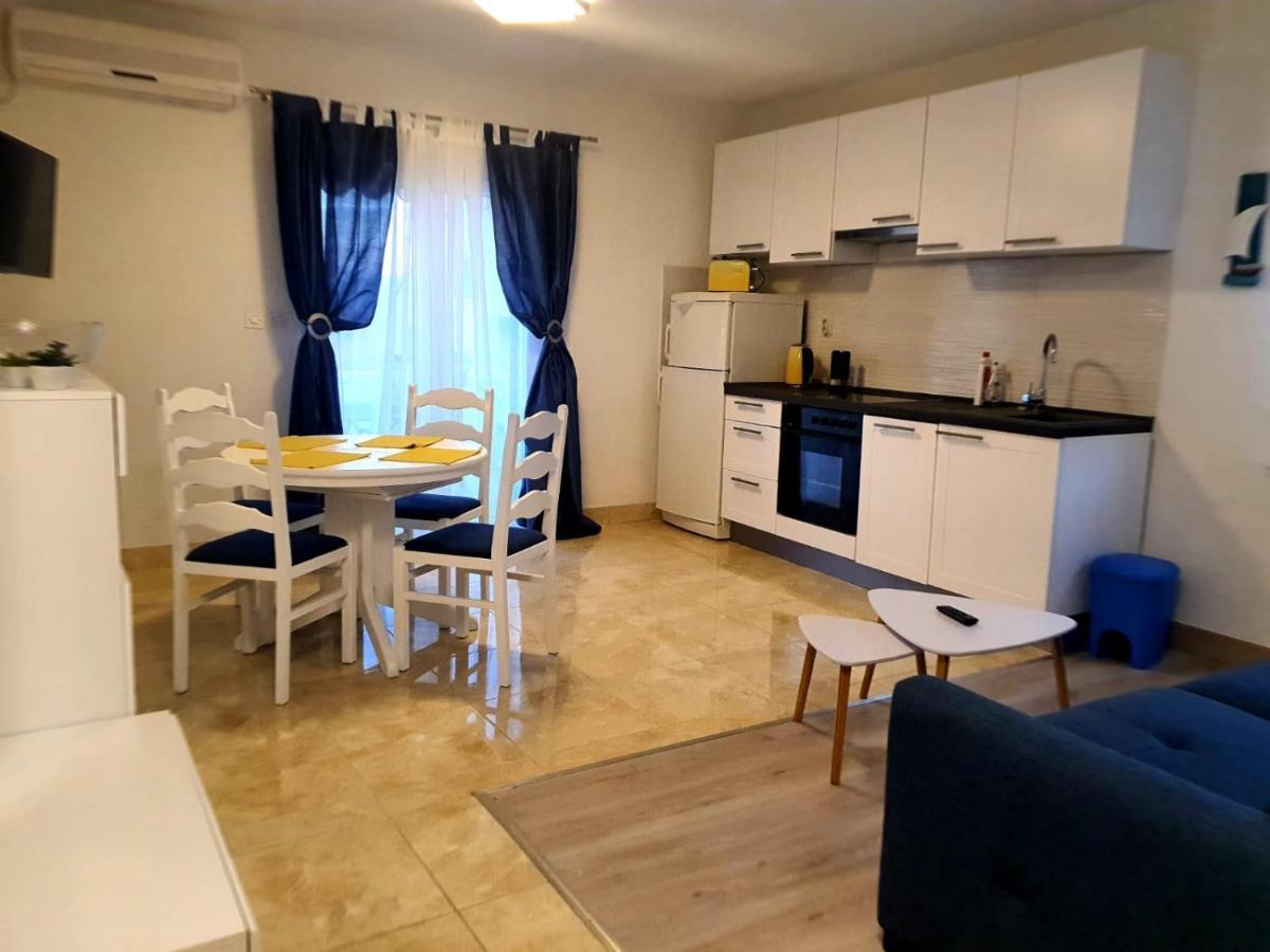 Apartments Buktenica Бол Екстер'єр фото